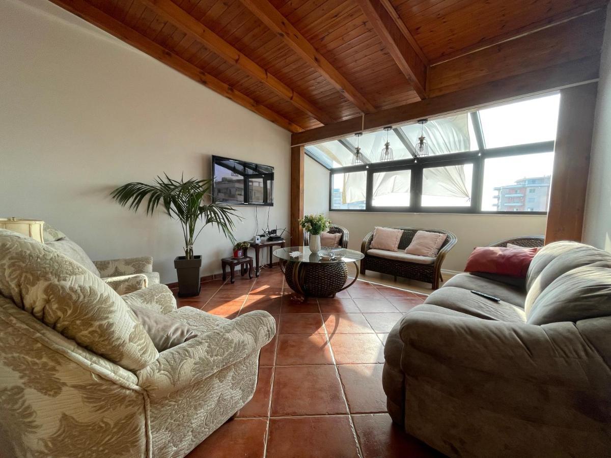 Venus - Cozy With Terrace Apartament