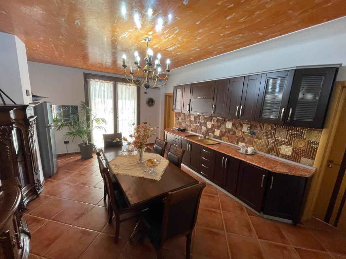 Venus - Cozy With Terrace Vlorë