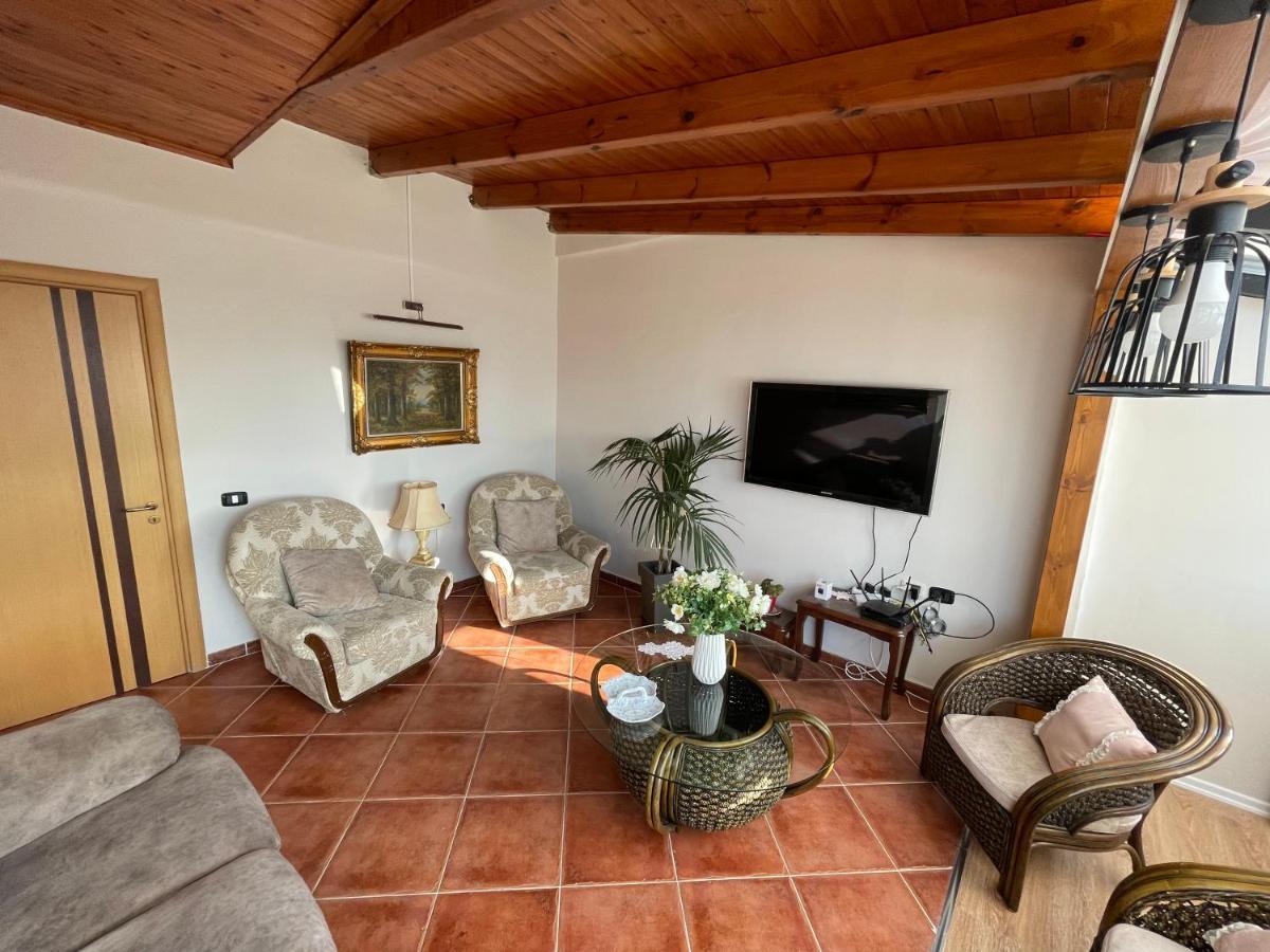 Venus - Cozy With Terrace Apartament